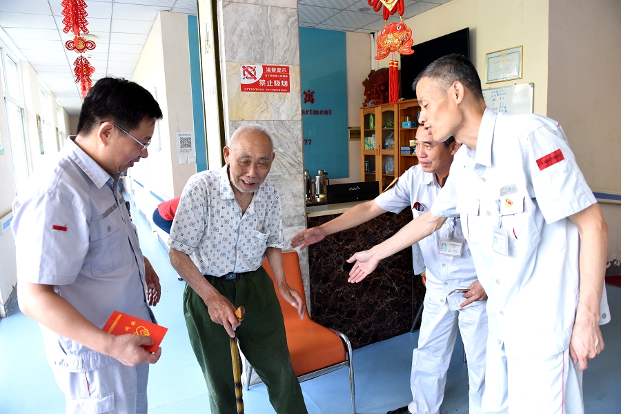 慰問抗美援朝老戰(zhàn)士邵金玉.jpg 慰問抗美援朝老戰(zhàn)士邵金玉.jpg