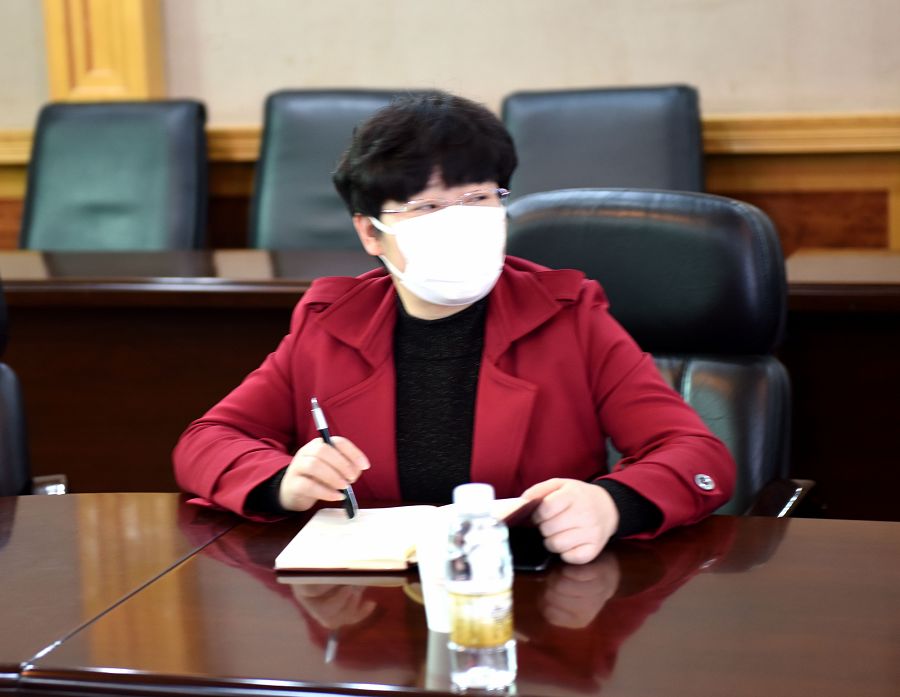 區(qū)政協(xié)秘書(shū)長(zhǎng)張?jiān)旅?jpg 區(qū)政協(xié)秘書(shū)長(zhǎng)張?jiān)旅?jpg