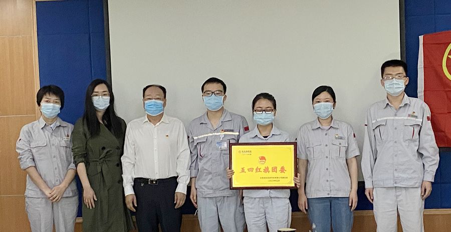 五四紅旗團(tuán)委頒獎(jiǎng).jpg 五四紅旗團(tuán)委頒獎(jiǎng).jpg