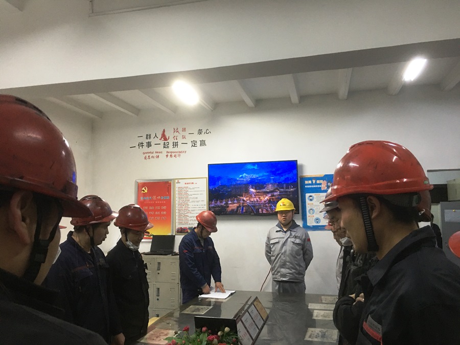 彭海班前會貫宣質(zhì)量好習慣.jpg 彭海班前會貫宣質(zhì)量好習慣.jpg