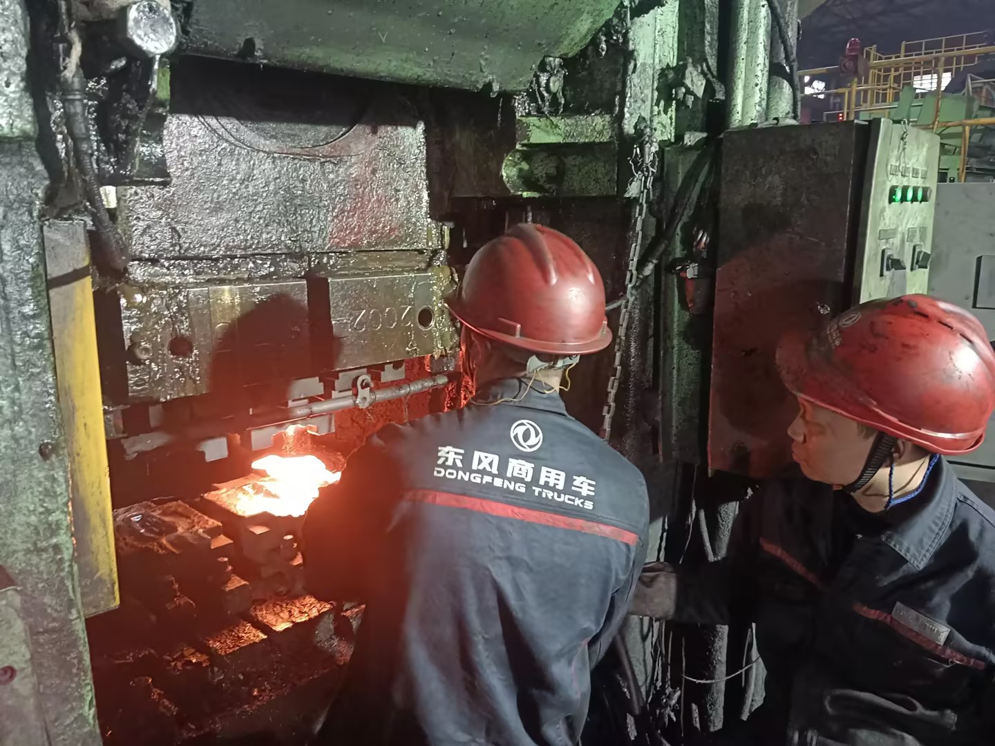 爭(zhēng)分奪秒鍛打中1.jpg 爭(zhēng)分奪秒鍛打中1.jpg